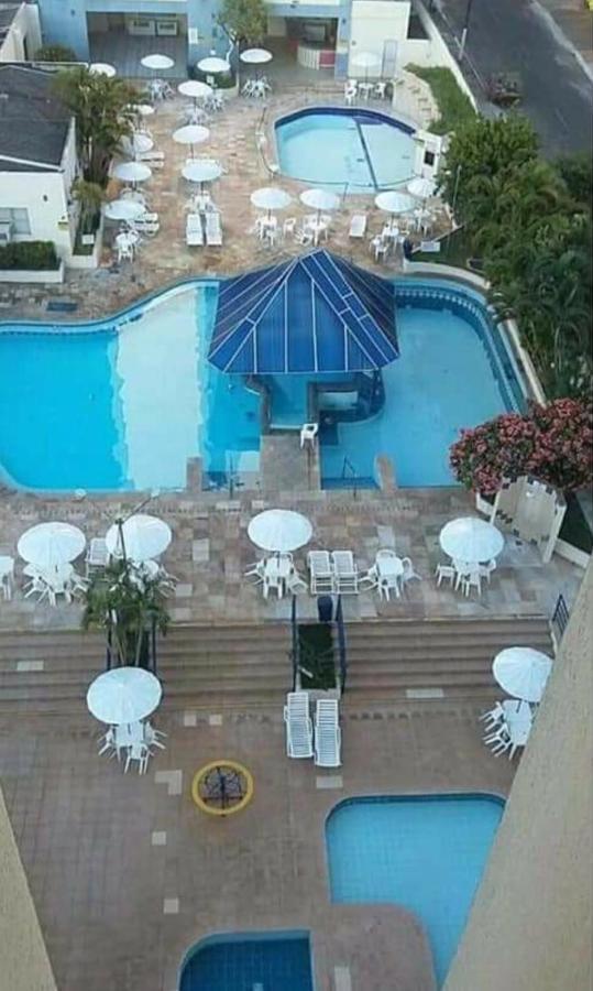 Apartamento Piscinas Termais De Poco, Em Frente Bares Vips E Badalados, Do Sesc, Varios Restaurantes Tops Ao Redor, Atendimento Com Area De Laser Totalmente Renovada, Nao Paga Pulseira De Entrada, Varanda Do Ap Em Frente A Praca Da Virada De Ano Caldas Novas