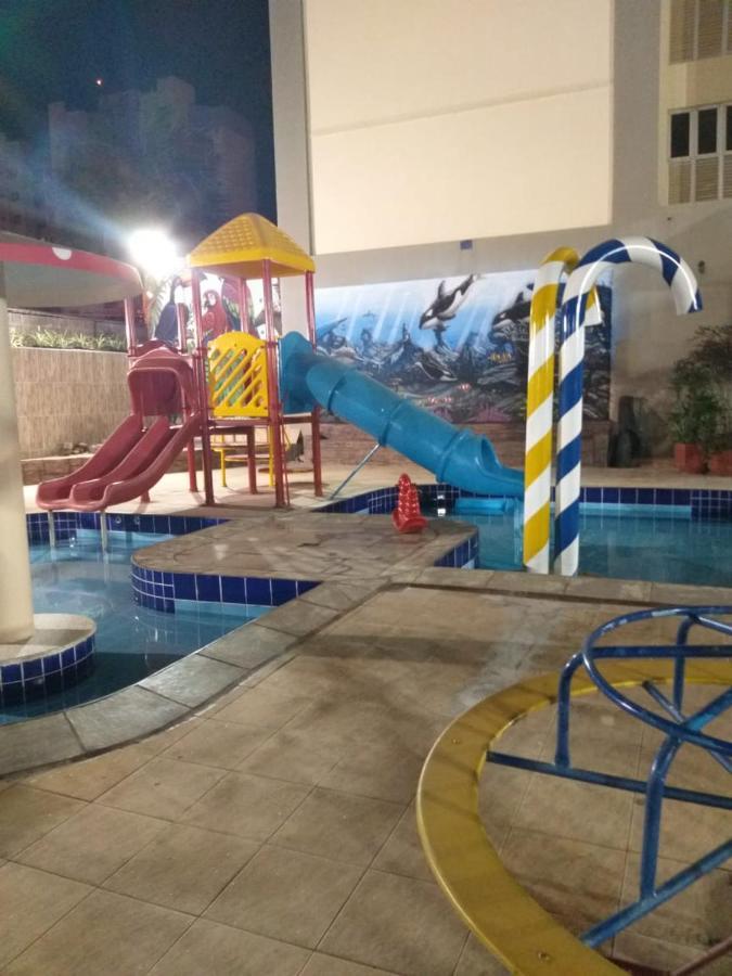 Apartamento Piscinas Termais De Poco, Em Frente Bares Vips E Badalados, Do Sesc, Varios Restaurantes Tops Ao Redor, Atendimento Com Area De Laser Totalmente Renovada, Nao Paga Pulseira De Entrada, Varanda Do Ap Em Frente A Praca Da Virada De Ano Caldas Novas