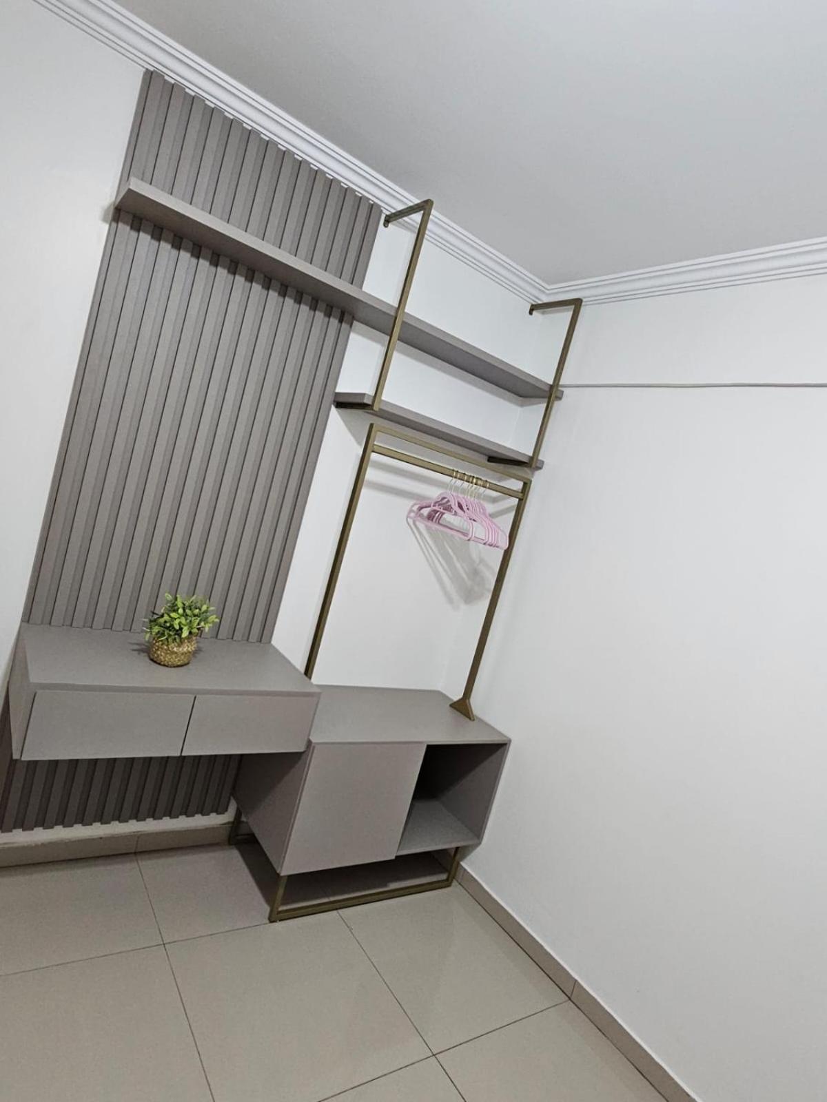 Piscinas Termais De Poco, Em Frente Bares Vips E Badalados, Do Sesc, Varios Restaurantes Tops Ao Redor, Atendimento Com Area De Laser Totalmente Renovada, Nao Paga Pulseira De Entrada, Varanda Do Ap Em Frente A Praca Da Virada De Ano Apartamento Caldas Novas