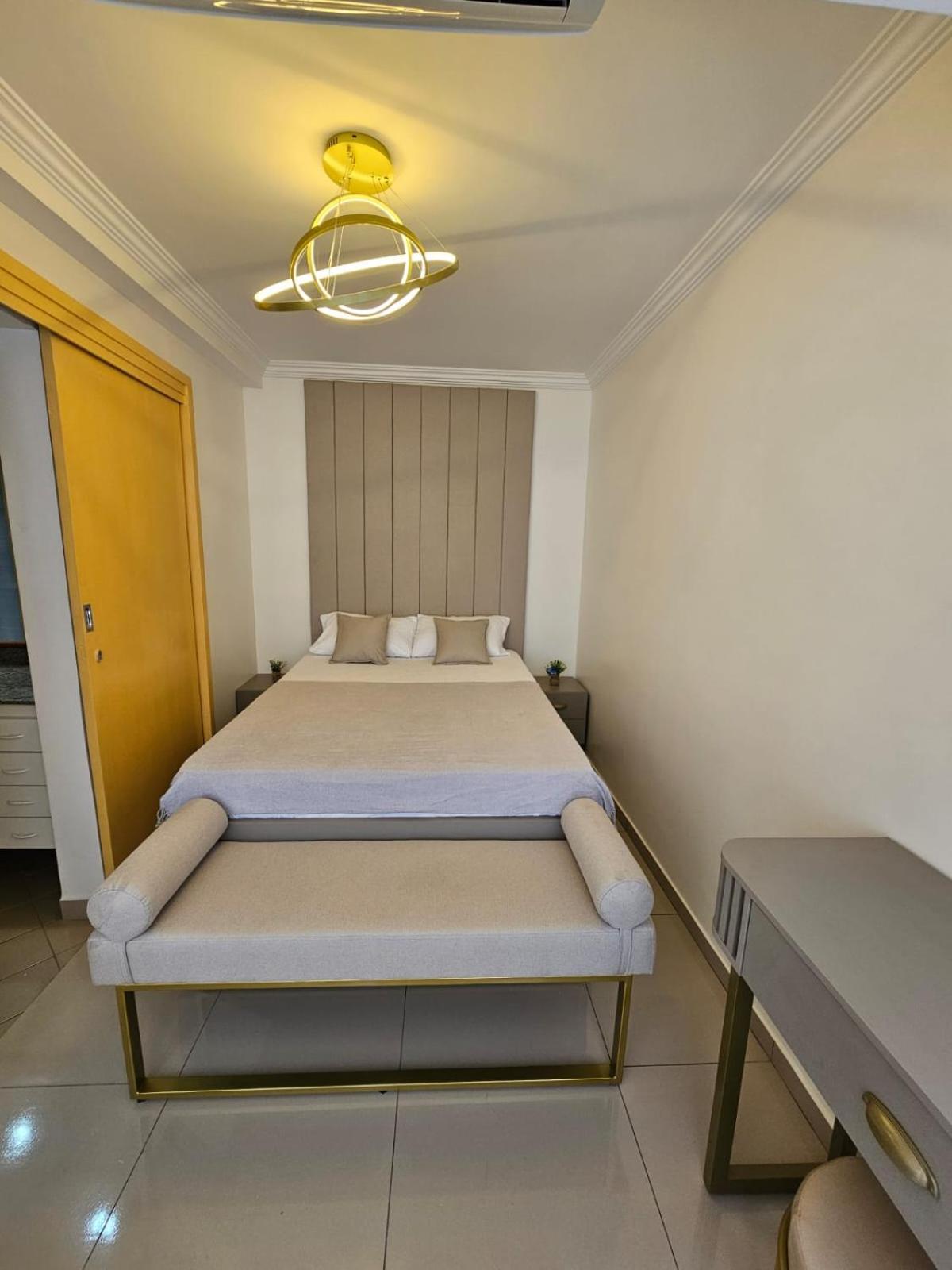 Apartamento Piscinas Termais De Poco, Em Frente Bares Vips E Badalados, Do Sesc, Varios Restaurantes Tops Ao Redor, Atendimento Com Area De Laser Totalmente Renovada, Nao Paga Pulseira De Entrada, Varanda Do Ap Em Frente A Praca Da Virada De Ano *