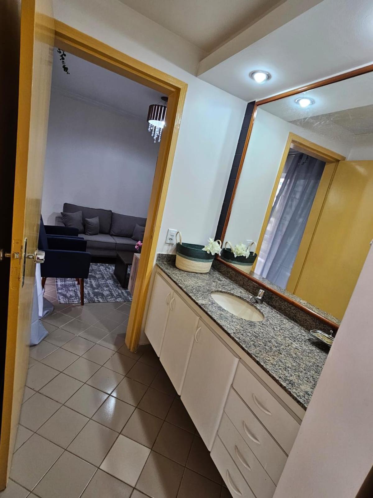 Piscinas Termais De Poco, Em Frente Bares Vips E Badalados, Do Sesc, Varios Restaurantes Tops Ao Redor, Atendimento Com Area De Laser Totalmente Renovada, Nao Paga Pulseira De Entrada, Varanda Do Ap Em Frente A Praca Da Virada De Ano Apartamento