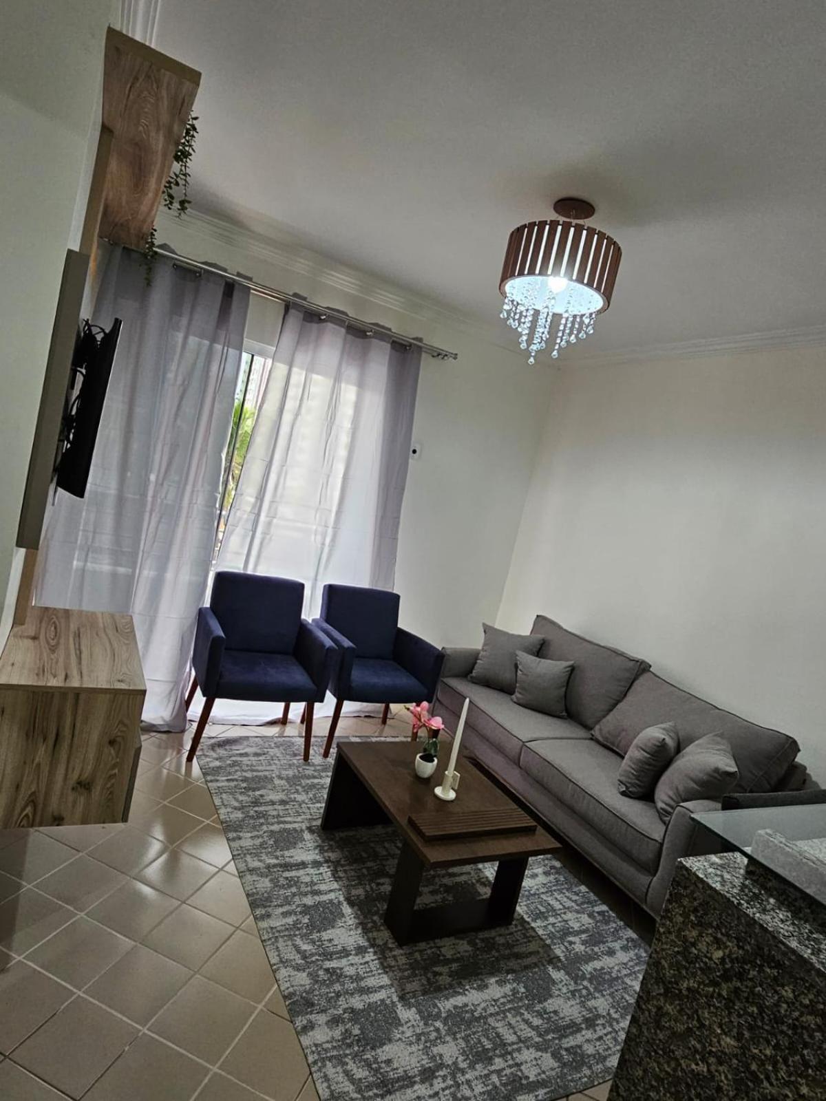 Apartamento Piscinas Termais De Poco, Em Frente Bares Vips E Badalados, Do Sesc, Varios Restaurantes Tops Ao Redor, Atendimento Com Area De Laser Totalmente Renovada, Nao Paga Pulseira De Entrada, Varanda Do Ap Em Frente A Praca Da Virada De Ano Caldas Novas